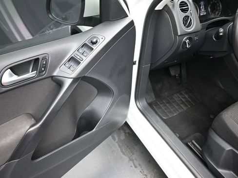 Used 2018 Volkswagen Tiguan Limited image 14