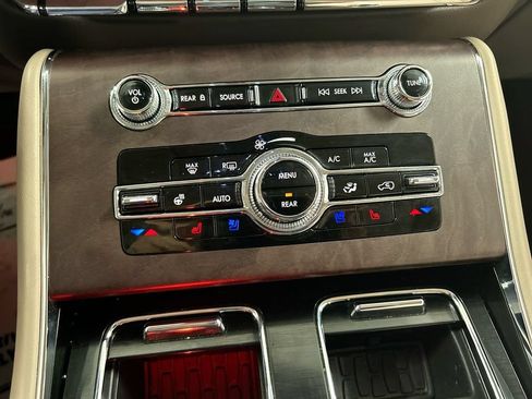Used 2023 Lincoln Aviator Reserve w/ Equipment Group 201A AWD/4WD image 17