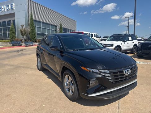 Used 2022 Hyundai Tucson SE image 1