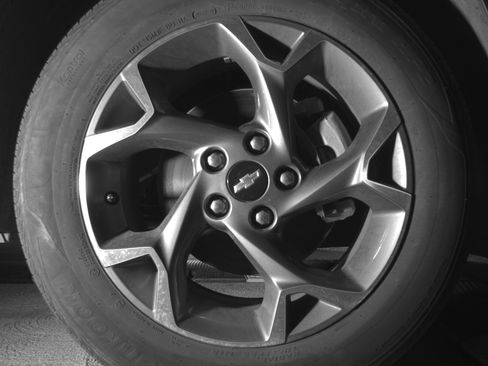 Used 2025 Chevrolet Trax LT FWD image 13
