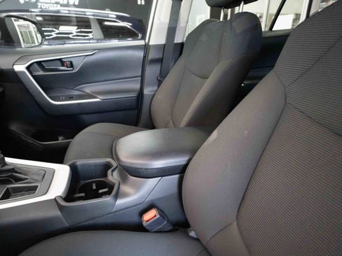 Used 2022 Toyota RAV4 LE FWD image 10