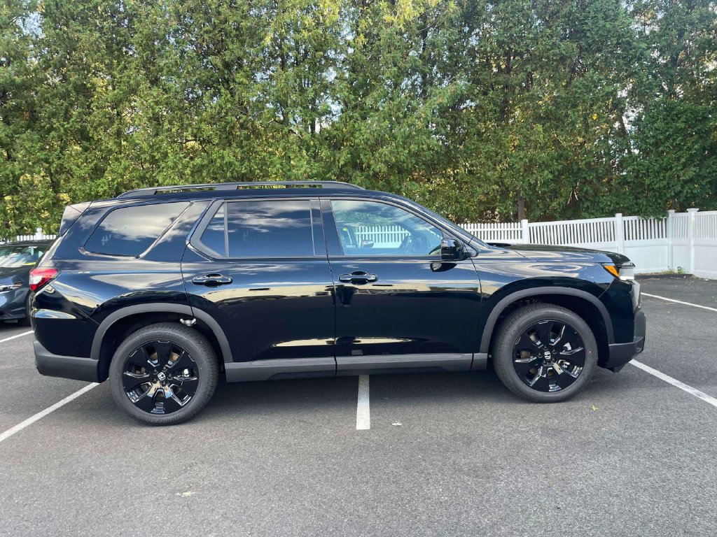 New 2026 Honda Pilot Black Edition image 4