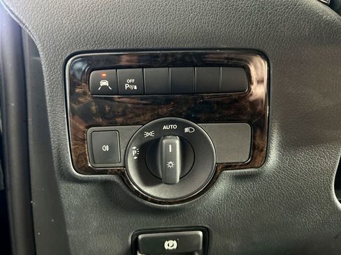 Used 2018 Mercedes-Benz Metris Passenger image 14