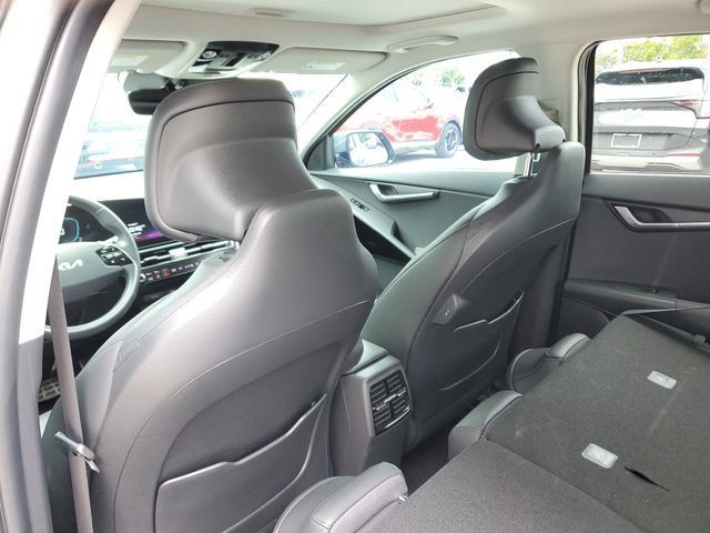 Certified 2023 Kia Niro SX Touring FWD image 9