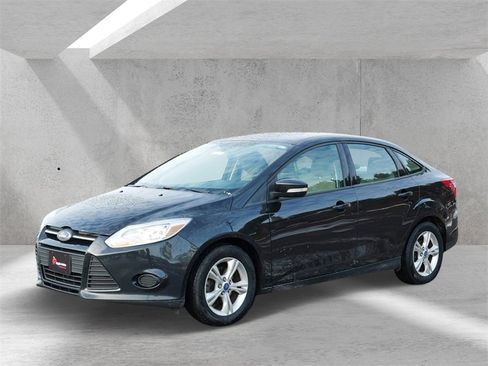 Used 2013 Ford Focus SE w/ SE Winter Pkg image 6