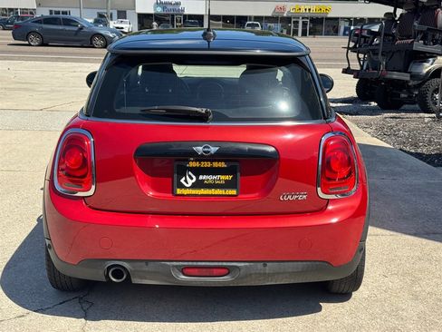 Used 2018 MINI Cooper 2-Door Hardtop w/ Premium Package FWD image 6