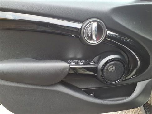 Used 2017 MINI Cooper S image 10