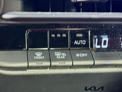 Used 2023 Toyota Crown AWD/4WD image 19