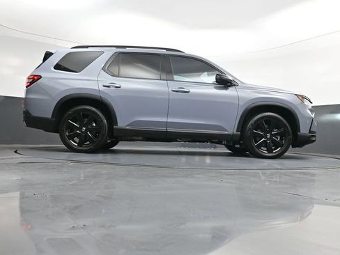Used 2025 Honda Pilot Black Edition image 32