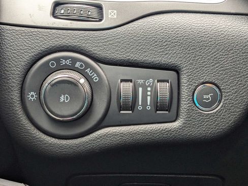 Used 2022 Jeep Cherokee Latitude Lux FWD image 24