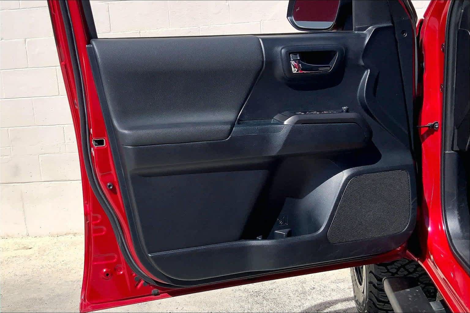 Used 2018 Toyota Tacoma TRD Sport RWD image 27