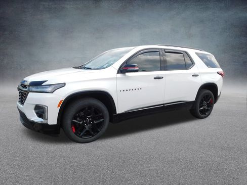 Used 2023 Chevrolet Traverse Premier w/ Redline Edition FWD image 7