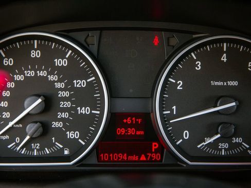 Used 2013 BMW 135i Coupe image 17