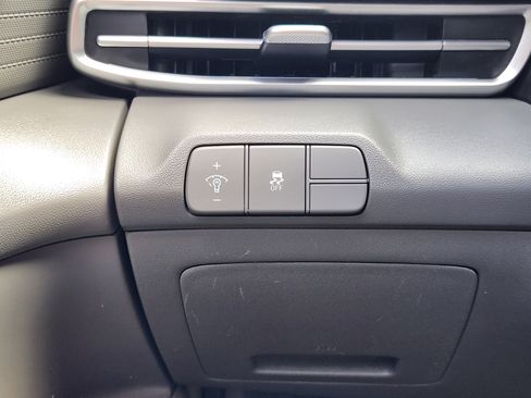 Used 2024 Hyundai Elantra SEL FWD image 21
