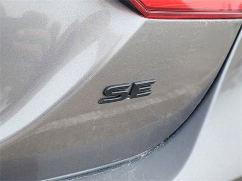 Used 2021 Toyota Camry SE w/ Carpet Mat Package (TMS) image 5