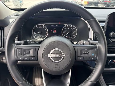Used 2024 Nissan Pathfinder SV FWD image 25
