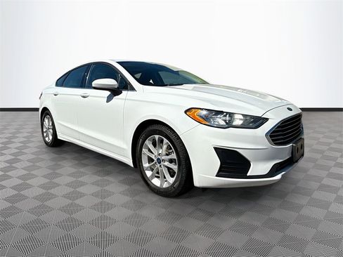 Used 2020 Ford Fusion SE image 4