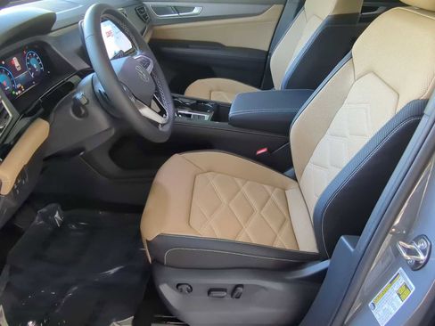 Used 2025 Volkswagen Atlas Cross Sport SE image 17