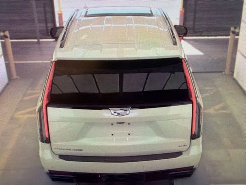 Used 2021 Cadillac Escalade ESV Sport w/ Driver Assist Tech Package AWD/4WD image 11