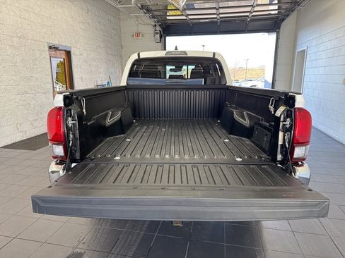 Used 2022 Toyota Tacoma SR5 image 10