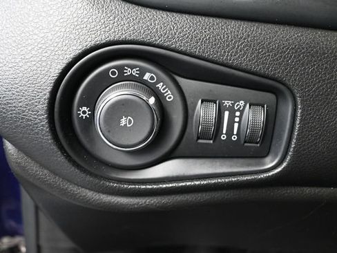 Used 2020 Jeep Renegade Trailhawk w/ Cold Weather Group AWD/4WD image 31