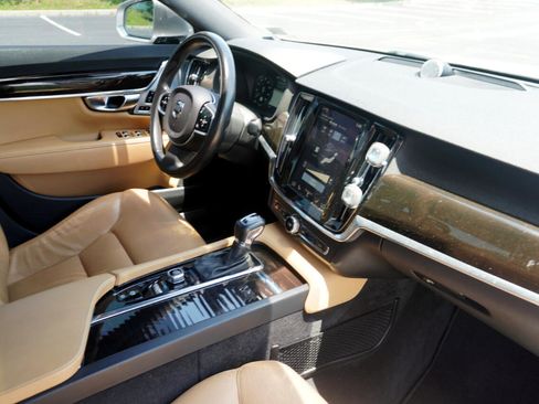 Used 2018 Volvo S90 T6 Momentum w/ Convenience Package image 22