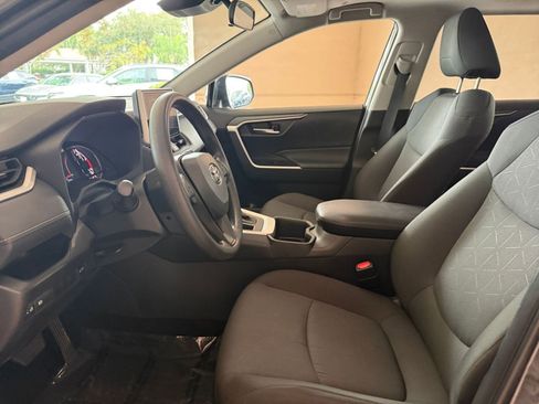 Used 2025 Toyota RAV4 XLE image 21