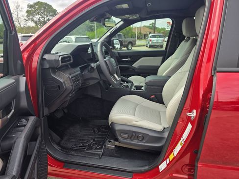 Used 2025 Toyota Tacoma Limited image 10