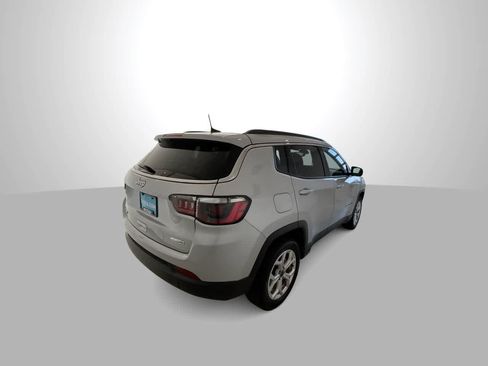 Used 2025 Jeep Compass Latitude AWD/4WD image 8