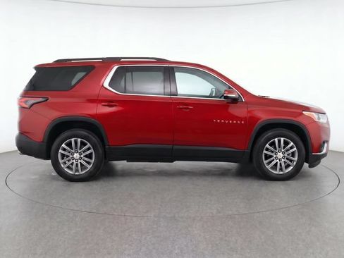 Used 2023 Chevrolet Traverse LT FWD image 4