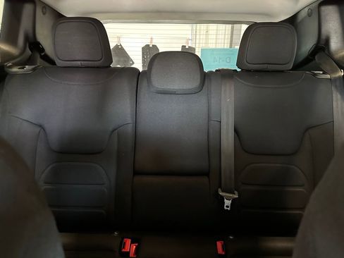 Used 2018 Jeep Renegade Latitude w/ UConnect 8.4 Nav Group AWD/4WD image 30