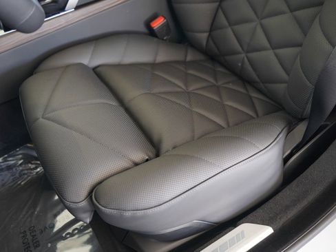 New 2026 BMW 740i w/ Premium Package image 10