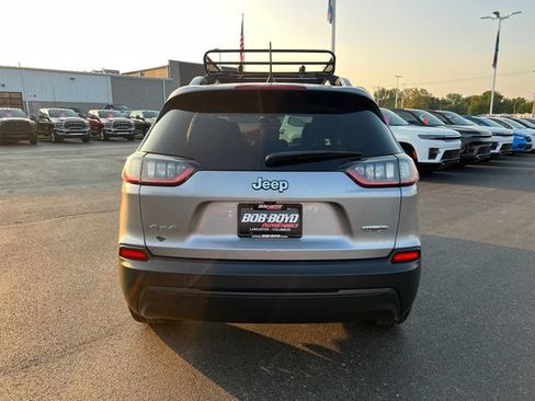 Used 2019 Jeep Cherokee Latitude w/ Cold Weather Group AWD/4WD image 6