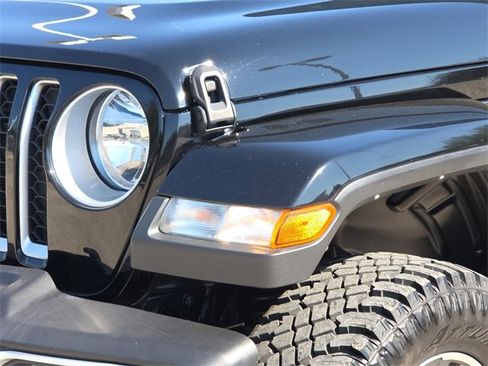 Used 2022 Jeep Gladiator Overland image 4
