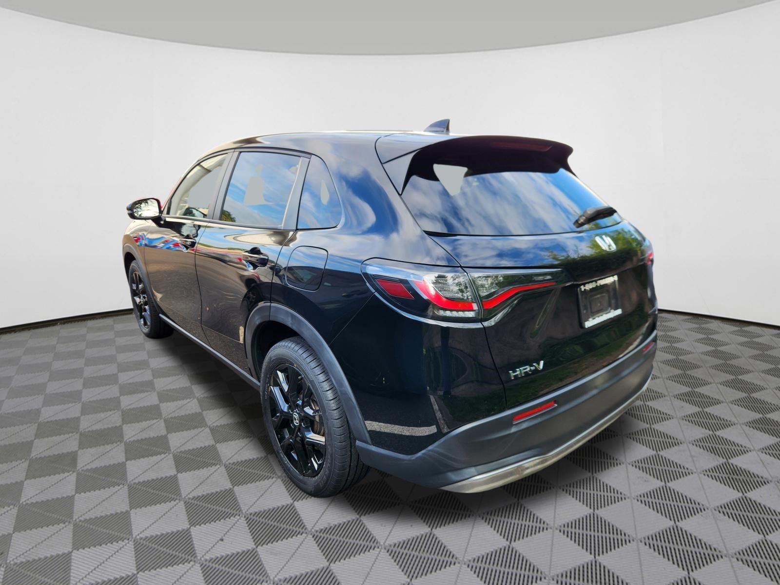 Used 2024 Honda HR-V Sport image 3