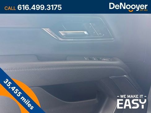 Used 2025 GMC Yukon Denali AWD/4WD image 12