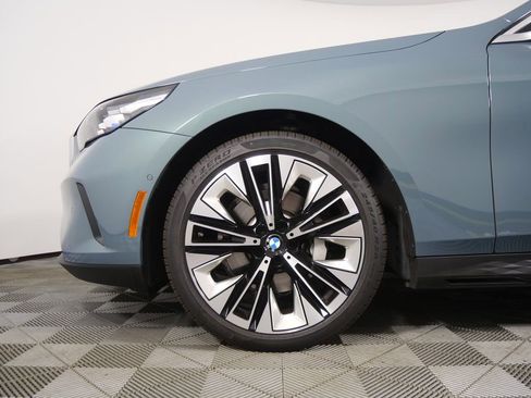 Certified 2025 BMW 530i image 7