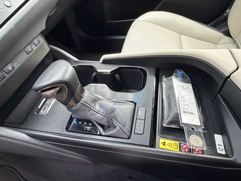 Used 2025 Lexus ES 300h w/ Premium Package FWD image 27