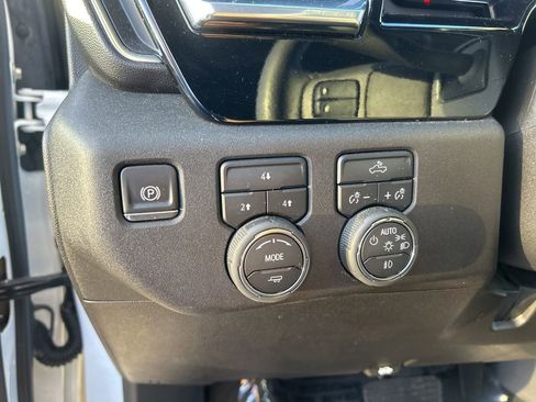 Used 2025 Chevrolet Silverado 2500 LT w/ Convenience Package image 35