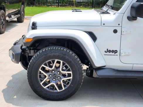New 2026 Jeep Wrangler Unlimited Sahara AWD/4WD image 10