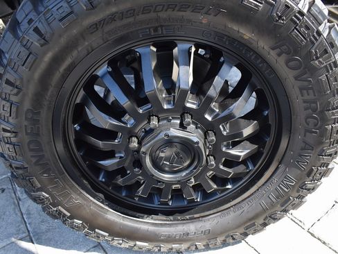 Used 2025 Ford F350 Lariat image 4