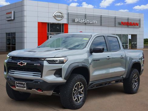 Used 2025 Chevrolet Colorado ZR2 w/ Technology Package AWD/4WD image 2