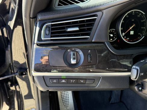 Used 2014 BMW 750Li image 25