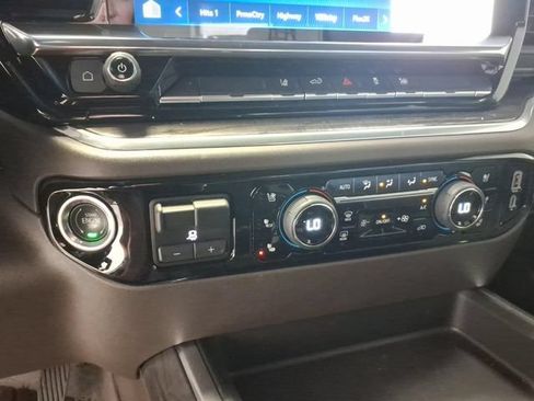 Used 2025 Chevrolet Silverado 2500 LTZ w/ LTZ Convenience Package AWD/4WD image 23