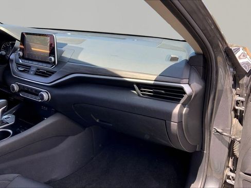 Used 2024 Nissan Altima 2.5 SV image 18