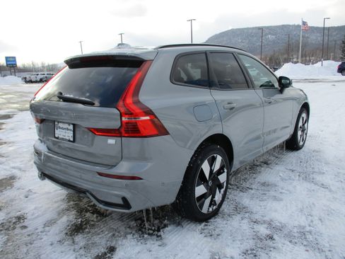 Certified 2024 Volvo XC60 T8 Plus w/ Protection Package Premier image 5