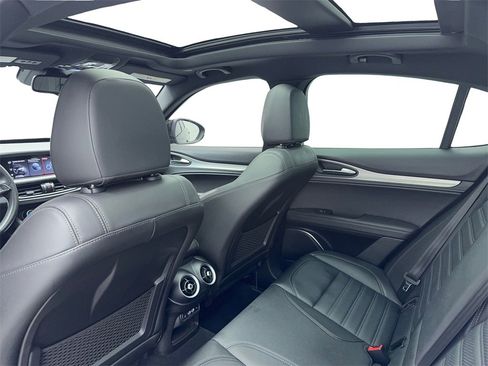Used 2022 Alfa Romeo Stelvio Veloce image 41