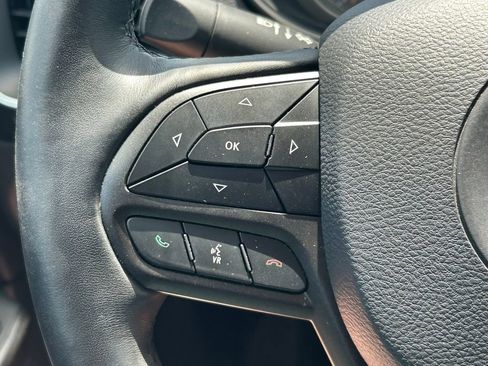 Used 2019 Jeep Cherokee Trailhawk AWD/4WD image 36
