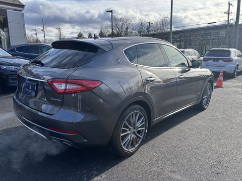 Used 2019 Maserati Levante GranLusso image 5