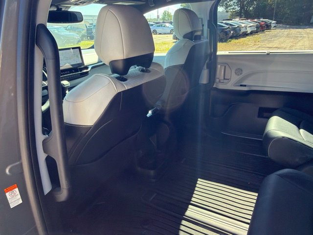 Used 2026 Toyota Sienna XSE FWD image 24